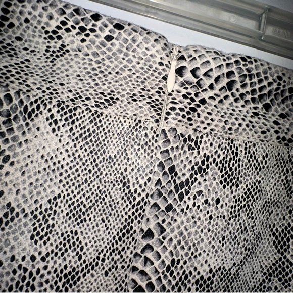 Women's pencil skirt with snakeskin pattern by Fate - Size M - Picture 2 of 9